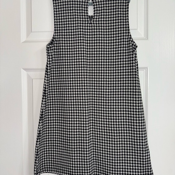 Old Navy Girls Sleeveless Jacquard-Knit Pocket Dress - Picture 6 of 8